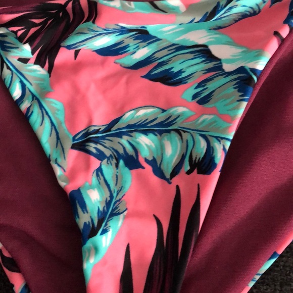 Bikini - Picture 3 of 5